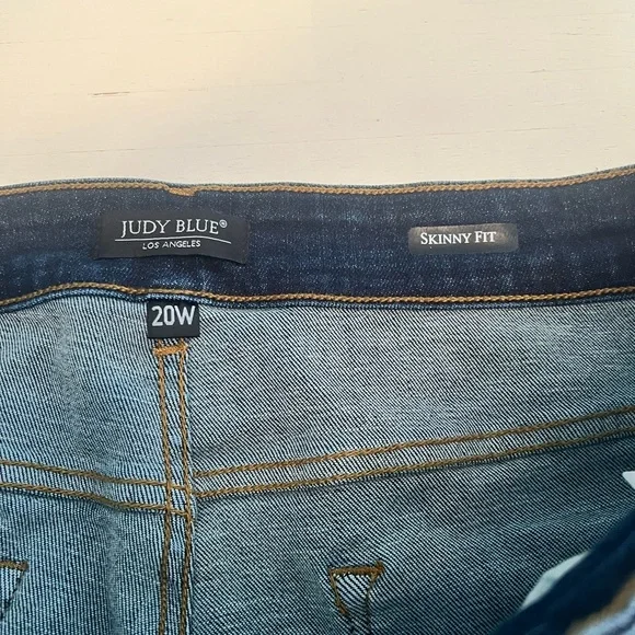 Judy Blue Dark Blue Distressed Jeans - Picture 4 of 6